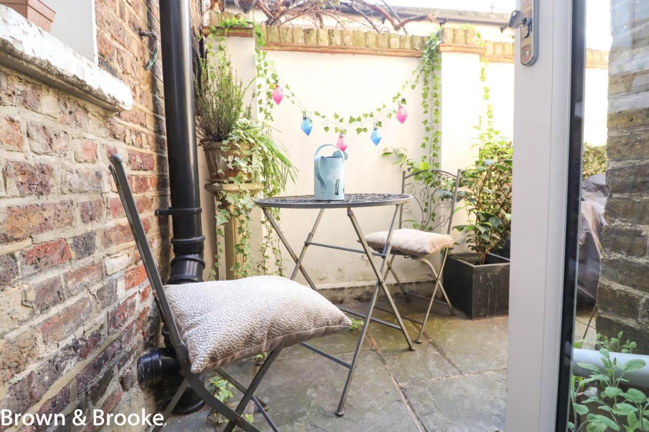 Vila Stylish & Spacious 3 Bed Victorian House Sleeps Up To 7 - Near O2, Museums, Excel, Mazehill Station 12 Mins Direct Into London Bridge Exteriér fotografie